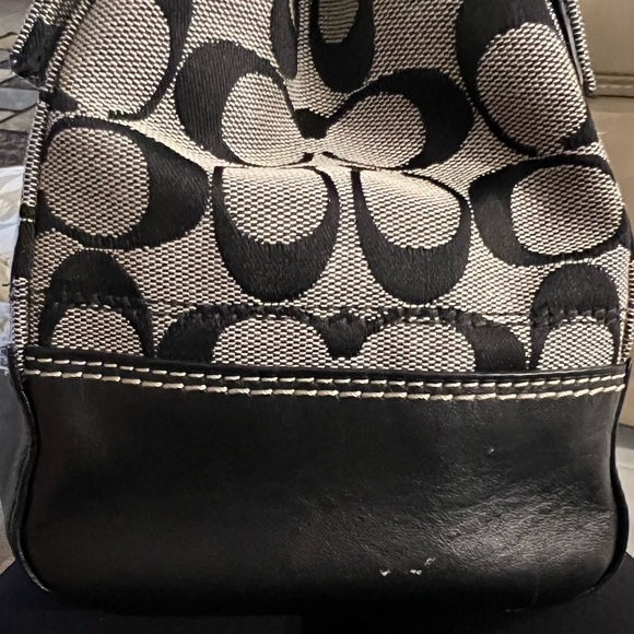 Coach Hampton signature flap satchel. Smoke free and pet free home. - Picture 11 of 16